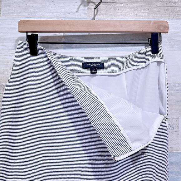 Ann Taylor Mini Seersucker Skirt Blue White Stripe Lined Cotton Womens 2P Petite - Picture 2 of 5